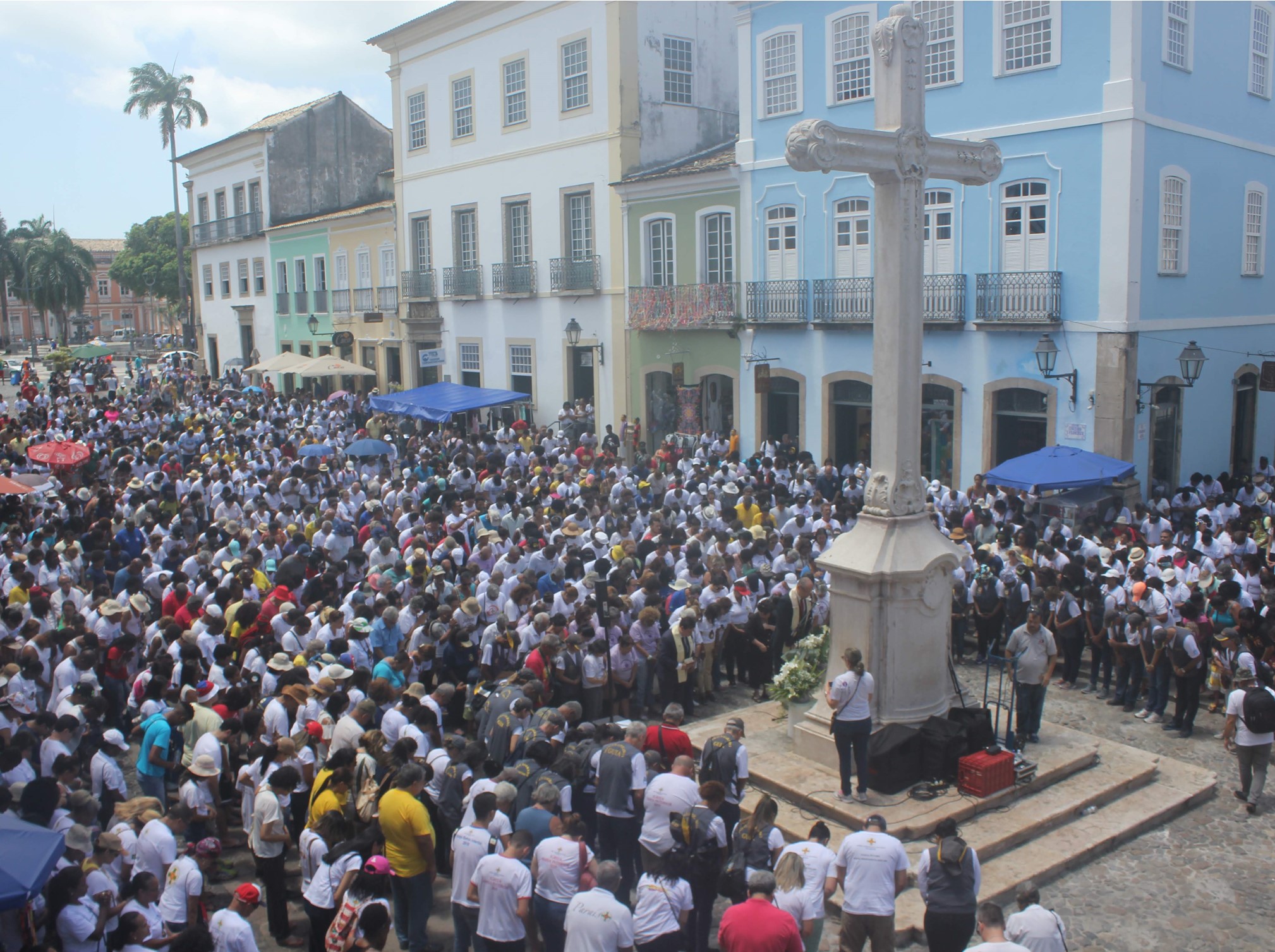 Messiânicos realizam limpeza das ruas do Centro Histórico de Salvador