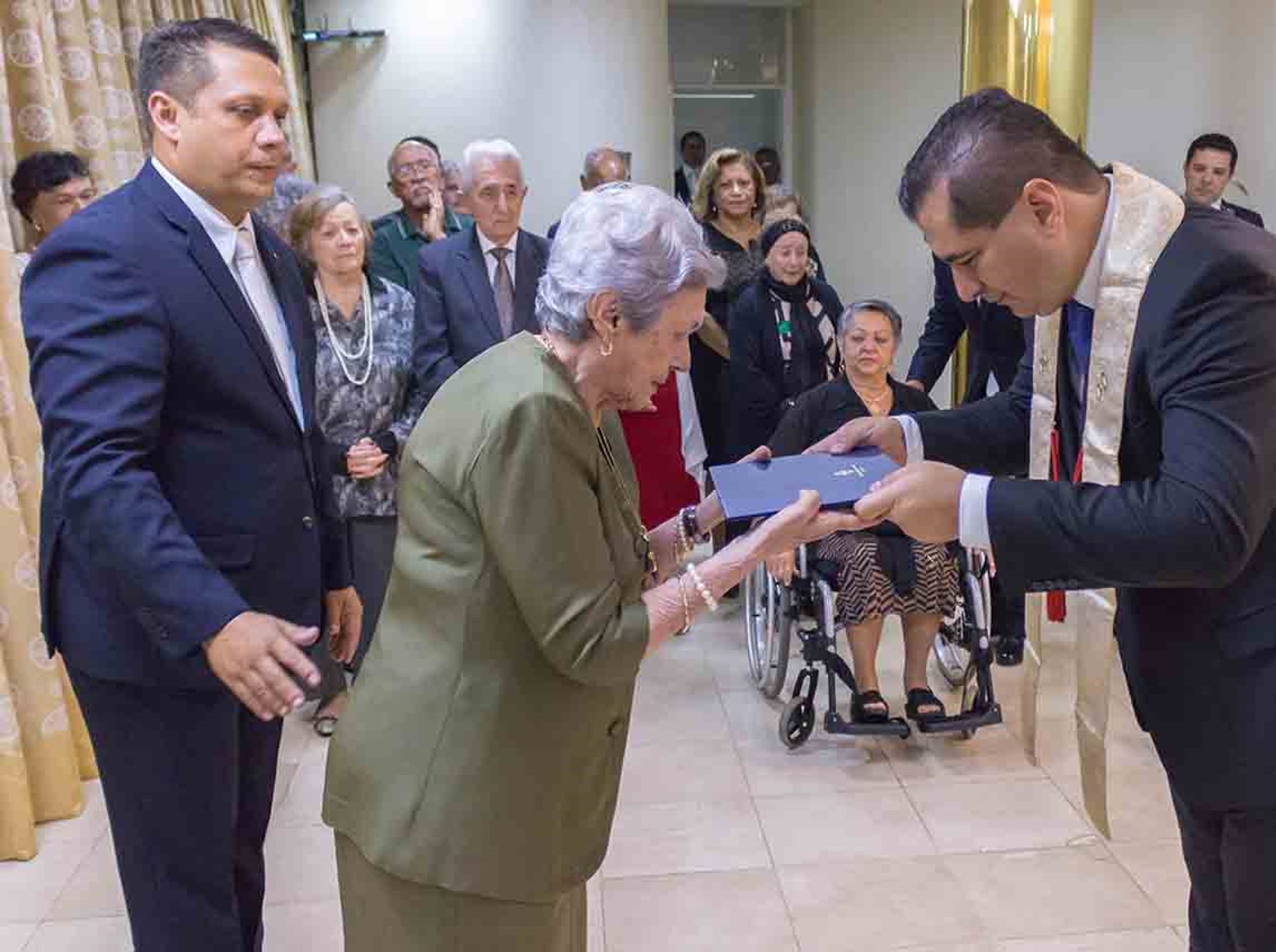 Sorei Saishi da igreja Brasília entrega certificados de Culto Perpétuo