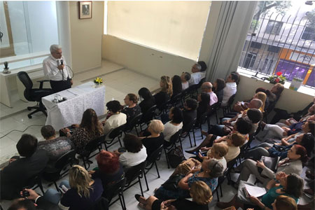 Mais de 400 cariocas prestigiam visita do novo diretor regional à Igreja Copacabana