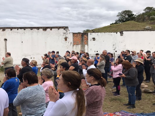Terreno da Igreja Santa Catarina recebe caravanistas em dia de mitamamigaki